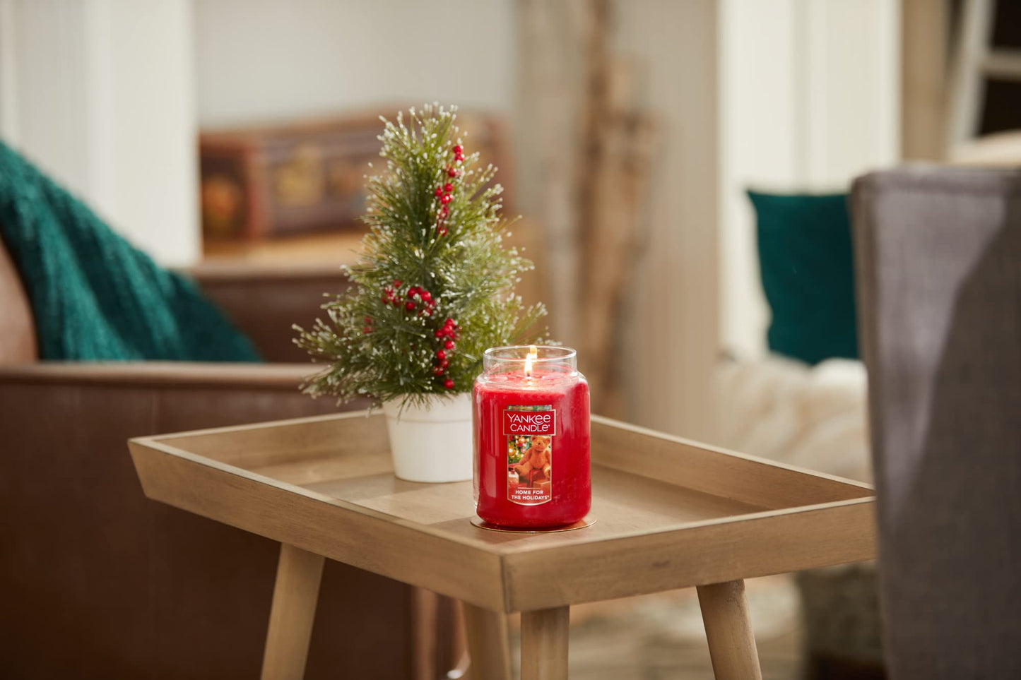 Yankee Candle Home for The Holidays Scented, Classic 22oz Large Jar Single Wick Candle, Over 110 Hours of Burn Time